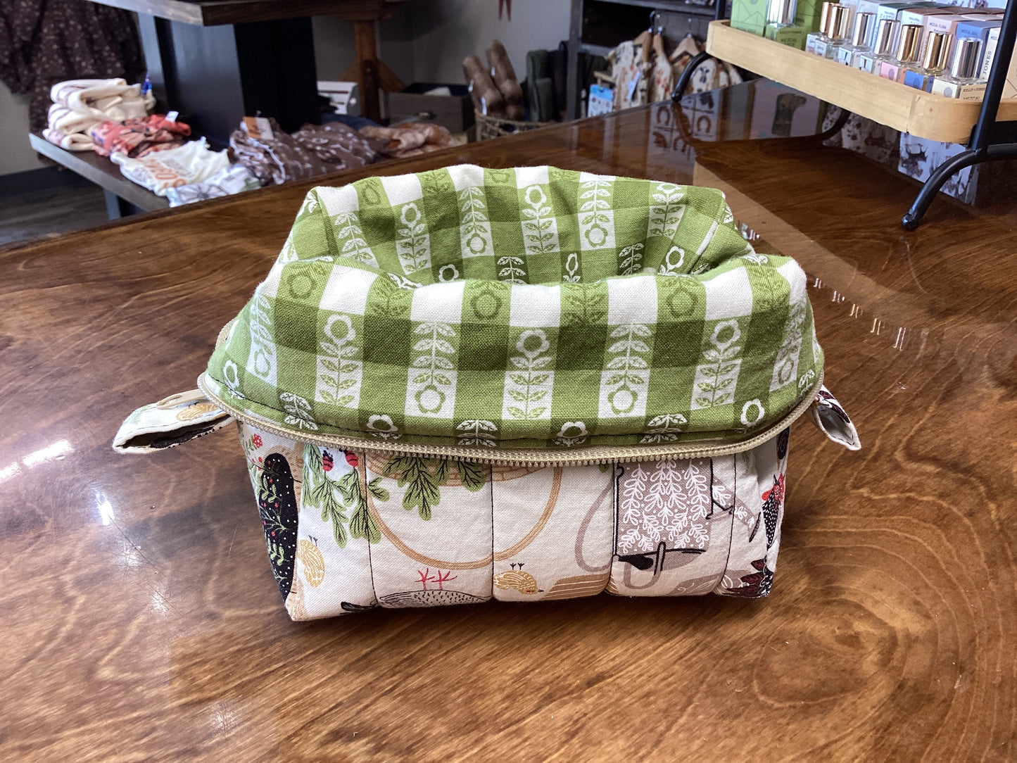 Garden Chicken Pouch White