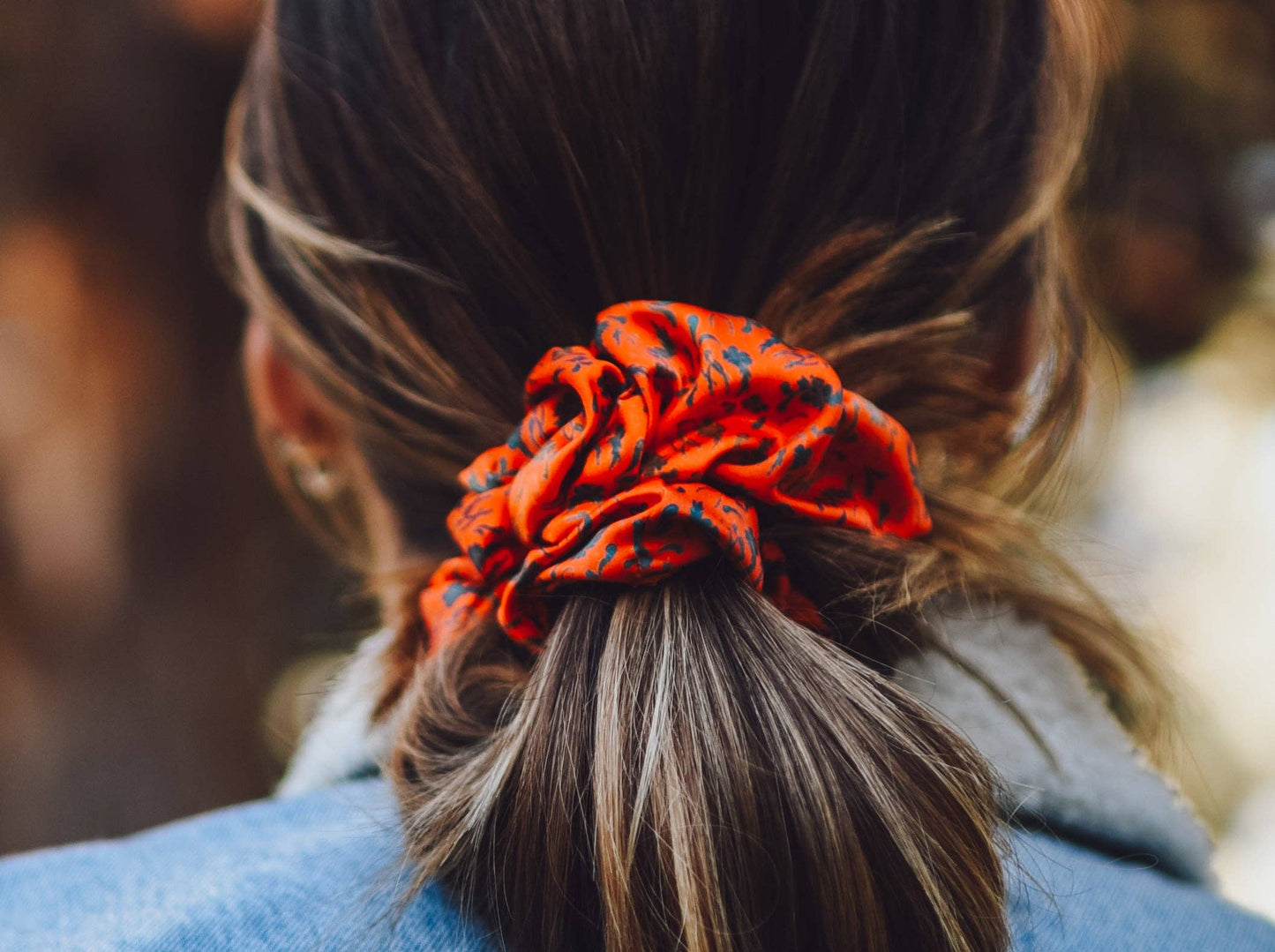 Spurs N’ Horseshoes in Rust Scrunchie