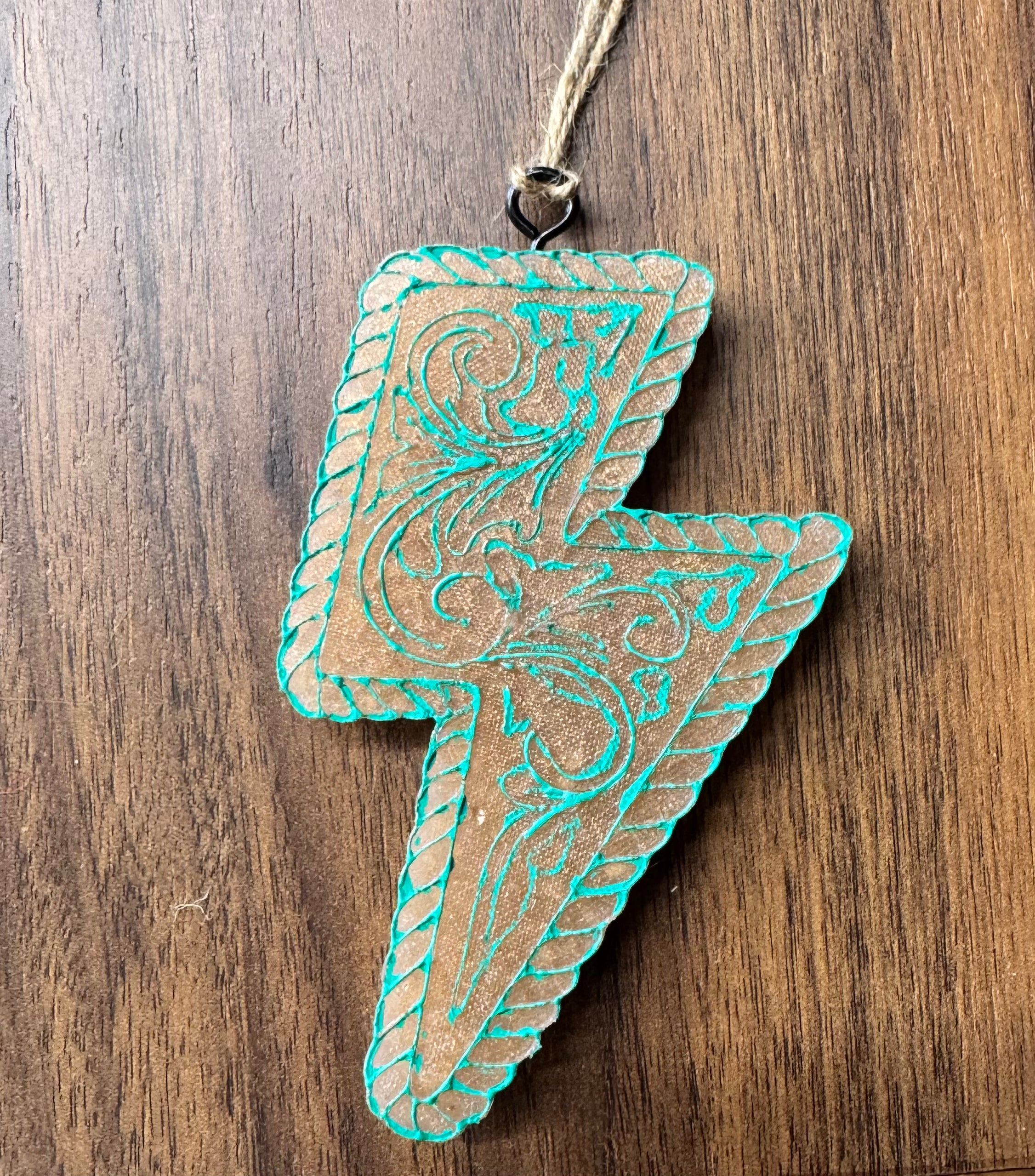 Tooled Bolt Freshie