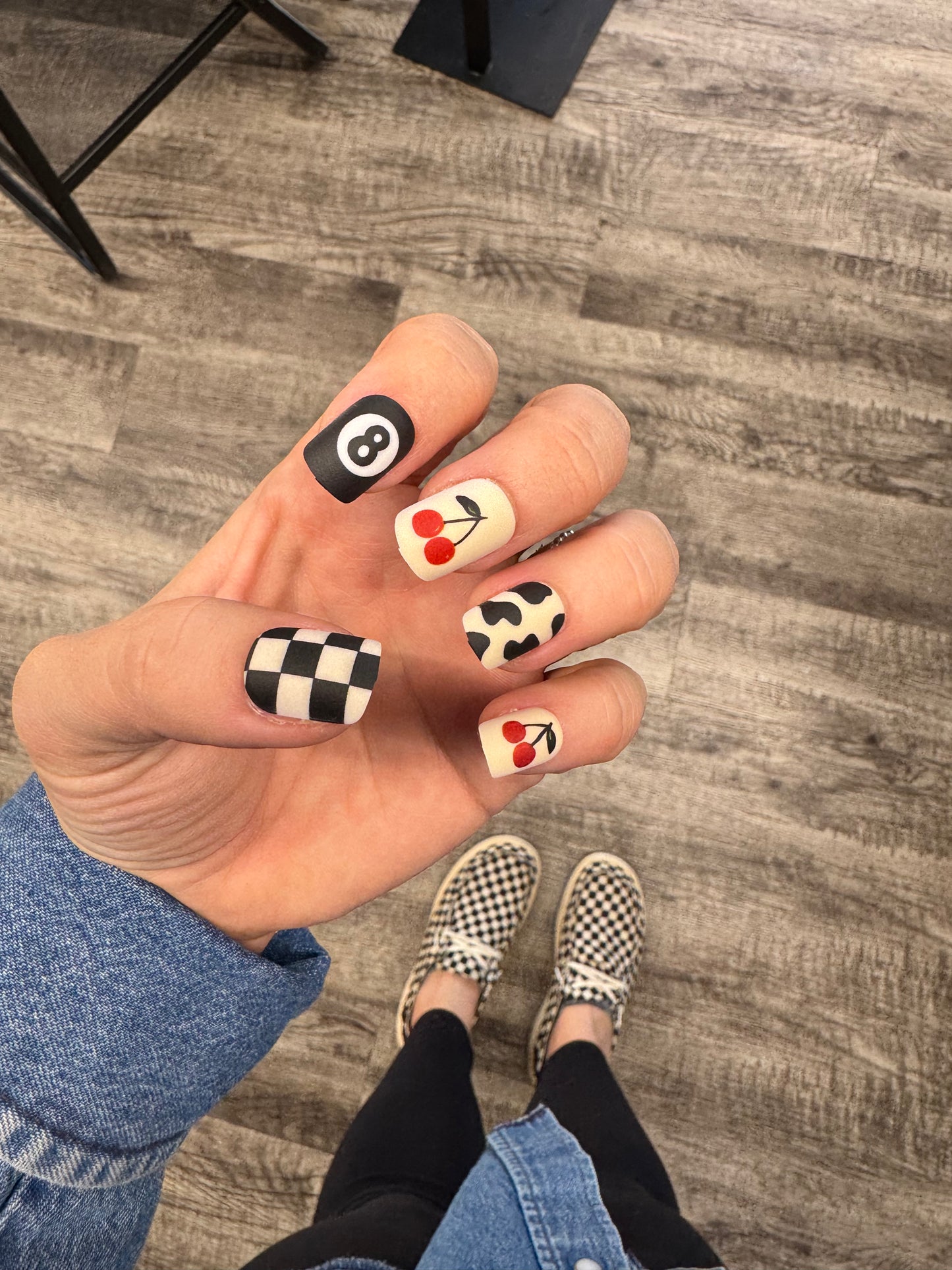 Checkered 8 Ball Glue / Press On Nails
